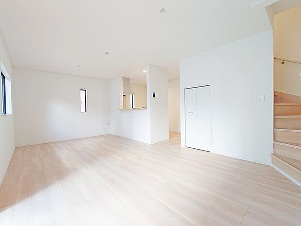 ご家族みんながゆったりくつろげる広々リビング。 