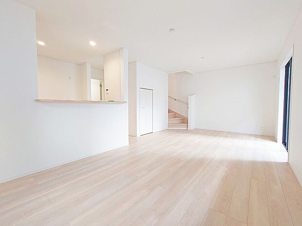 家族が自然に集りそうな広さが魅力のＬＤＫ。 