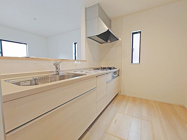 対面キッチンがご家族の温かい時間を演出。