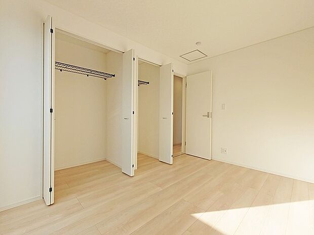 たっぷりの収納スペースで快適に暮らせそう。