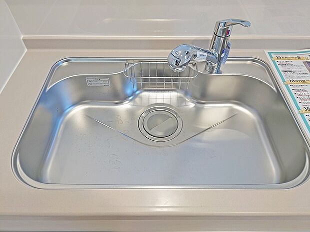 ステンレスのキッチンは耐久性とお掃除しやすい使い勝手が魅力です 