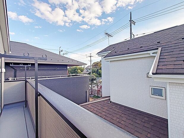 お布団を干すのも、この広さならラクラク。 