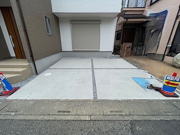 並列2台駐車可能な、ゆとりのカースペースがここに。