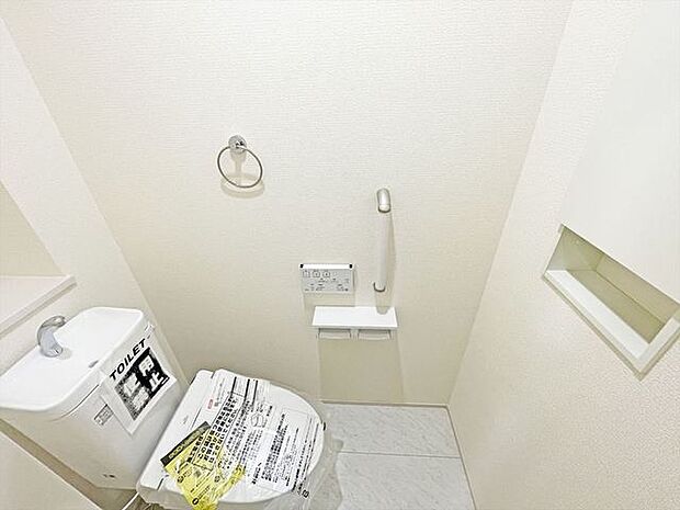 お掃除らくらく。便座脇の操作盤をなくした、リモコンタイプのお手洗い。 