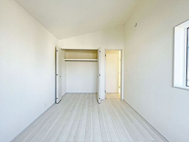 部屋ごとに設けた収納は、住みやすさへのこだわり。