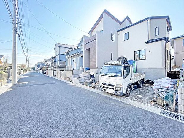 JR宇都宮線「東大宮」駅東口徒歩3分、提携駐車場もあります。エステート白馬東大宮店までお気軽にお問い合わせください。