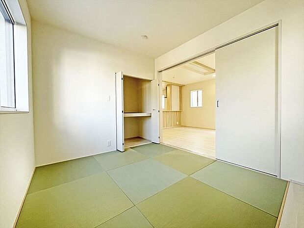 リビングと一体のように使える和室。