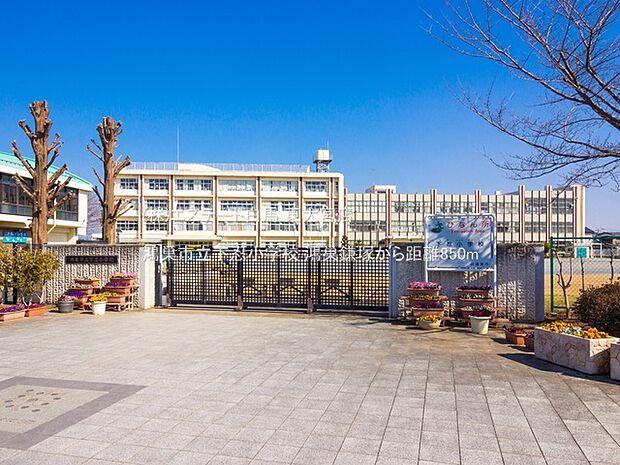 鴻巣市立下忍小学校(850m)