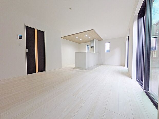 開放感と採光にこだわった、17帖のLDK。