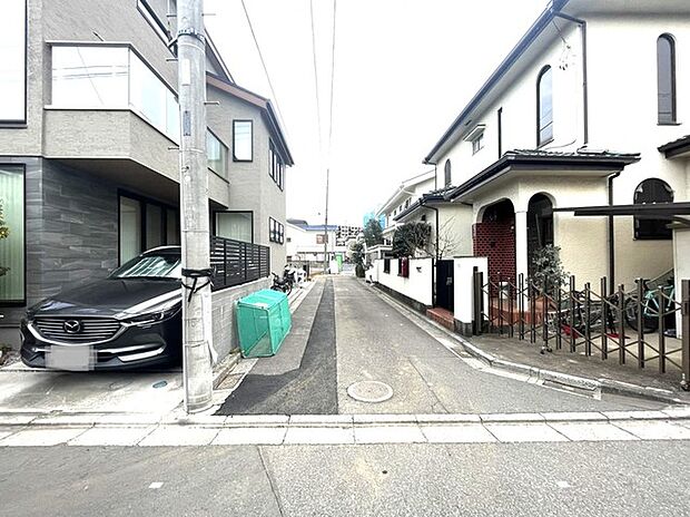 JR宇都宮線「東大宮」駅東口徒歩3分、提携駐車場もあります。エステート白馬東大宮店までお気軽にお問い合わせください。