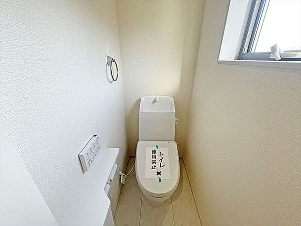 お掃除らくらく。便座脇の操作盤をなくした、リモコンタイプのお手洗い。 