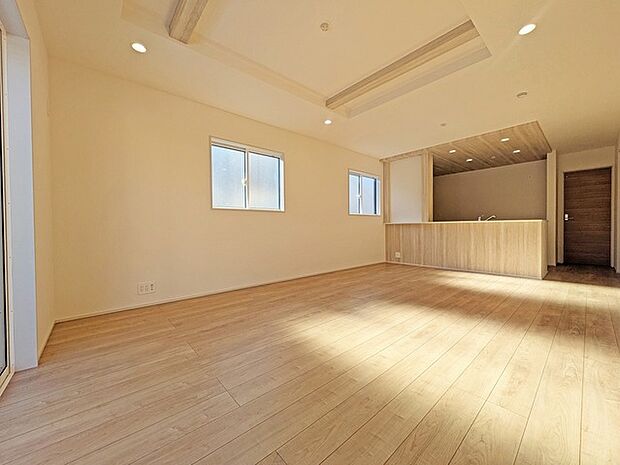 リビングは家具の配置も思いのまま。自由度が高い設計です。 