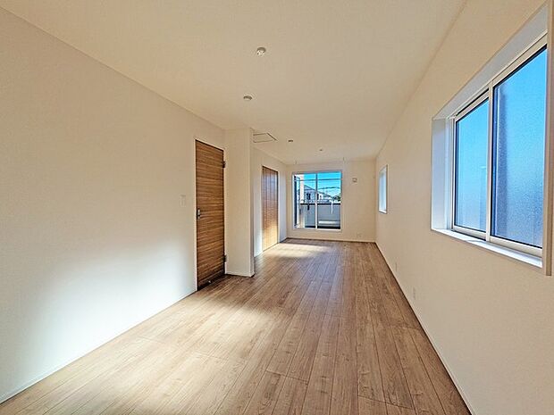 将来的には間仕切りして2部屋に変更可能な洋間。成長に合わせた間取り変更が可能なタイプ。 