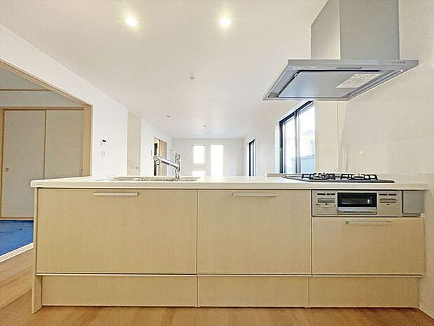 対面キッチンがご家族の温かい時間を演出。