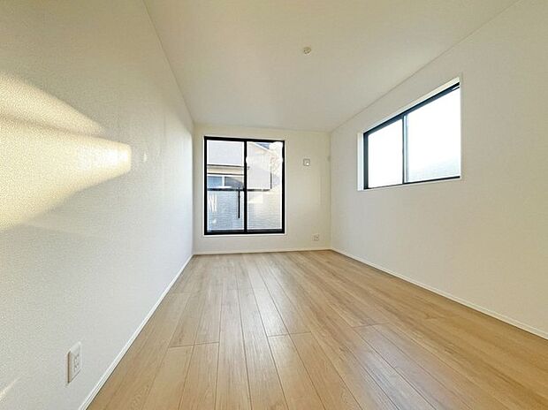 広々バルコニーから、たっぷり太陽の恵みが得られます。