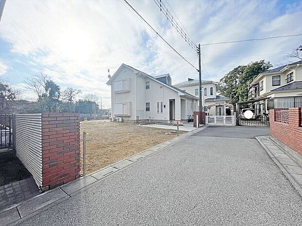 幅員こそやや狭くても、その分交通量が少なくて安心。