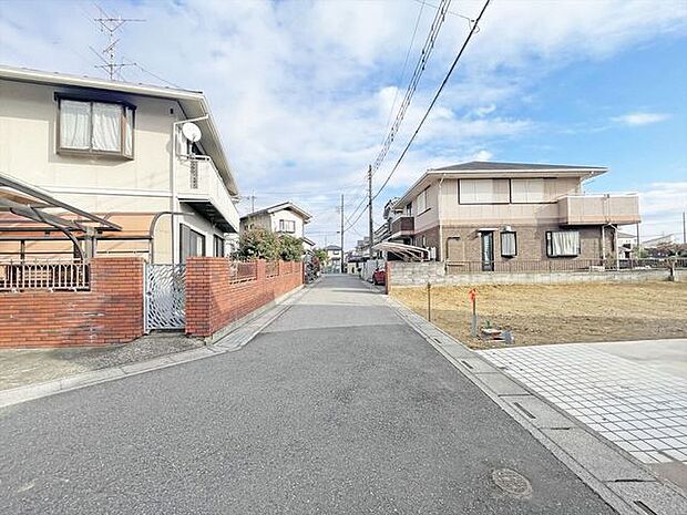 JR宇都宮線「東大宮」駅東口徒歩3分、提携駐車場もあります。エステート白馬東大宮店までお気軽にお問い合わせください。