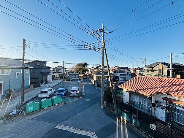 車の通りも少ない閑静な住宅地。子育てにも、第二の人生にも。 
