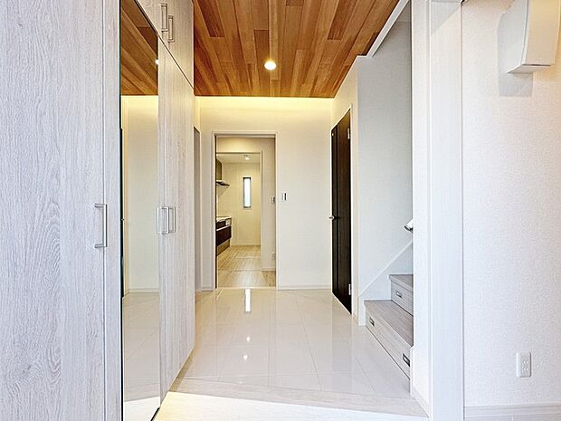 共用収納がたっぷりあります。便利なシューズインクローゼットが魅力です。