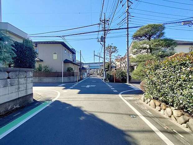 車の通りも少ない閑静な住宅地。子育てにも、第二の人生にも。 