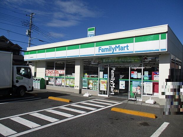 ファミリーマートさいたま本郷町店（350m）