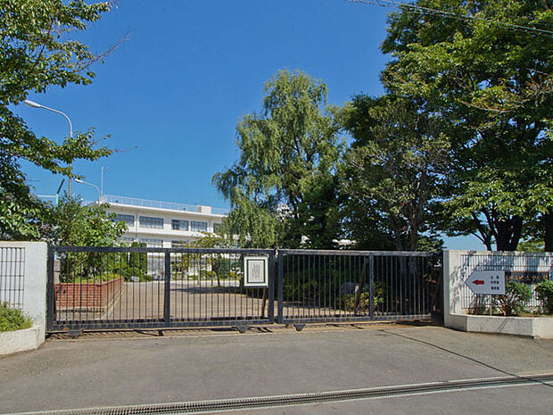 鴻巣市立吹上中学校(630m)