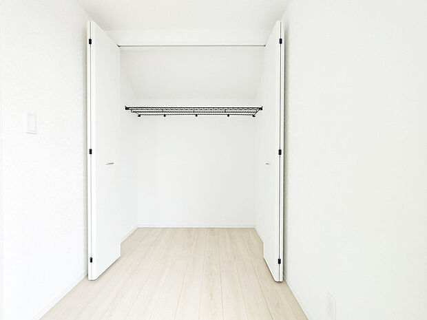 たっぷり収納で、お部屋の中はいつもキレイに片付きそうですね。