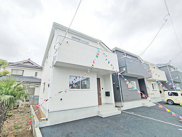 マイカースペースを1台分確保。現地で車幅と共にご確認ください。