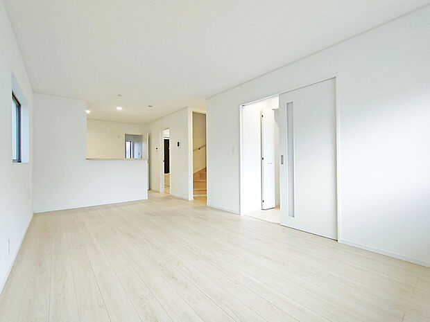 家族が自然に集りそうな広さが魅力のLDK。