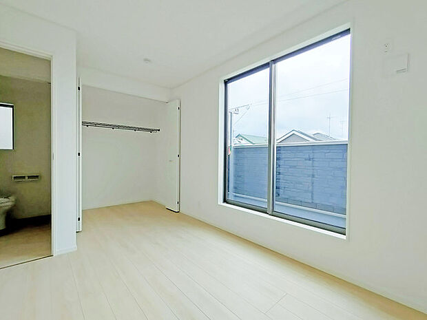 太陽の恵みを感じる、温もりと明るさにあふれたお部屋。