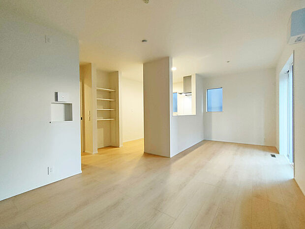 ご家族みんながゆったりくつろげる広々リビング。 