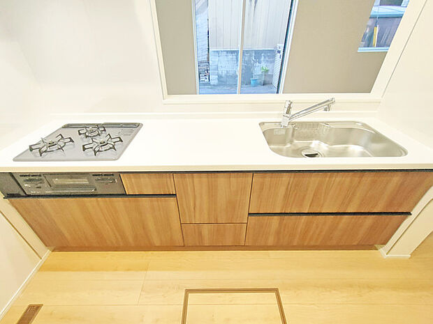 リビングで遊ぶお子様を見守りながらお料理ができる、対面キッチン。