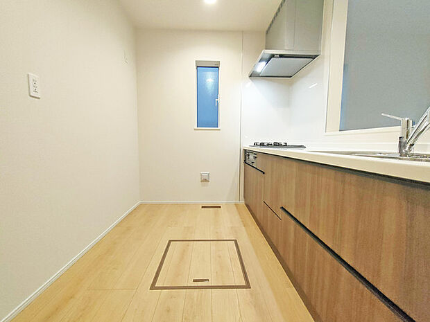 カウンターからはリビングが広く見渡せ、ご家族とのコミュニケーションも弾みます。 