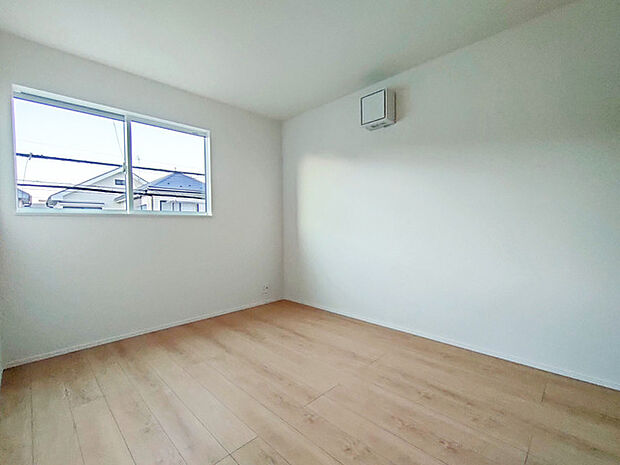 住宅街の2階南向きのお部屋です。日当たりはご覧のとおり。 