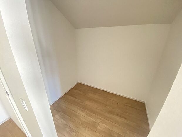 収納力と使い勝手がうれしいウォークインクローゼットがあります 