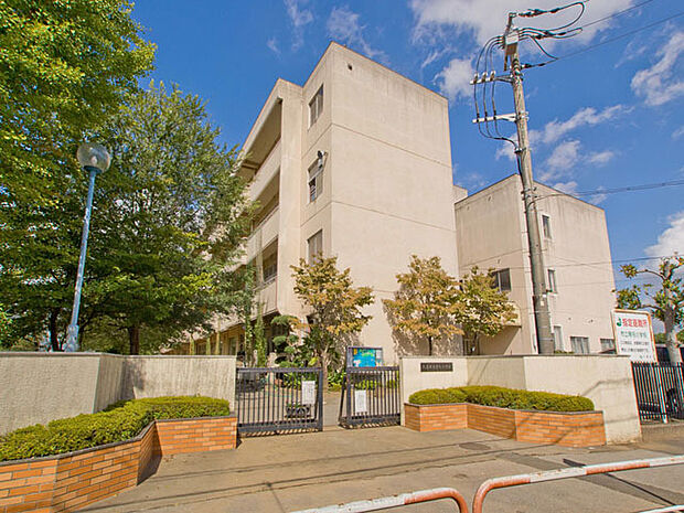 久喜市立青毛小学校（727m）