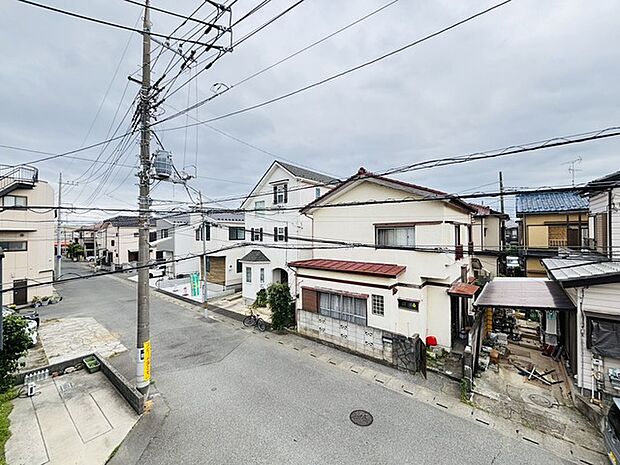 車の通りも少ない閑静な住宅地。子育てにも、第二の人生にも。 