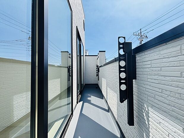 南向きバルコニーでお洗濯ものはいつもカラッと乾きます。