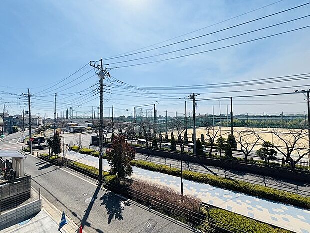 車の通りも少ない閑静な住宅地。子育てにも、第二の人生にも。