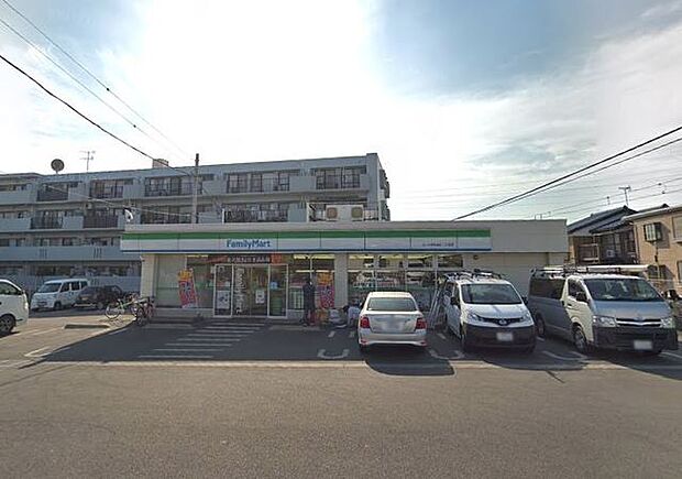 ファミリーマートさいたま日進町二丁目店（220m）