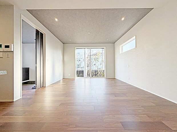 リビングは家具の配置も思いのまま。自由度が高い設計です。 