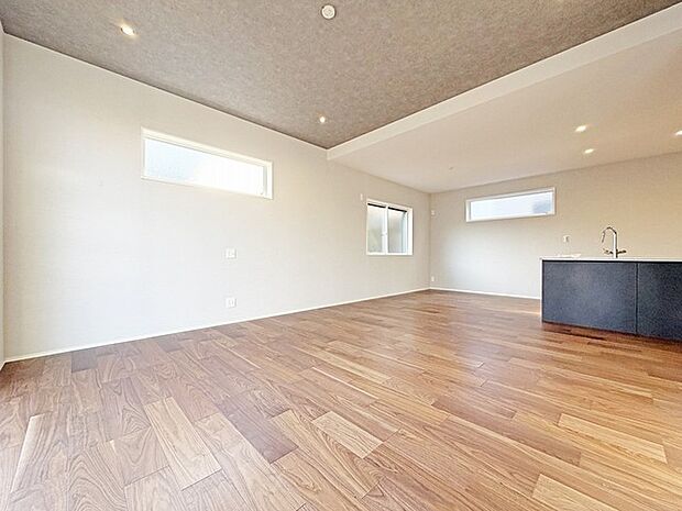 対面タイプなら、キッチン内にいながらご家族やお客様との会話が楽しめます。 