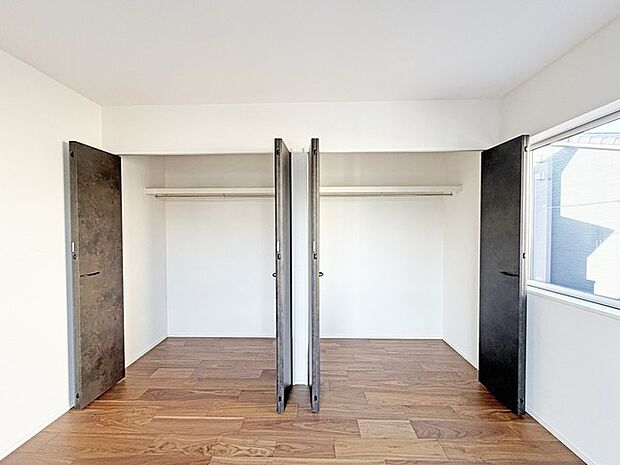 たっぷりの収納スペースで快適に暮らせそう。 