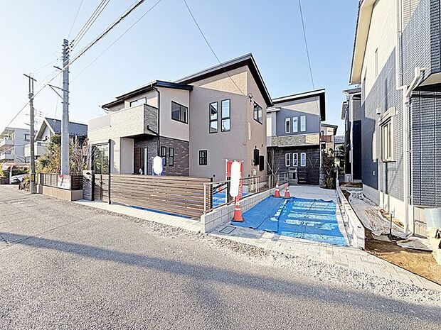 セカンドカーにも便利、駐車2台可の敷地。