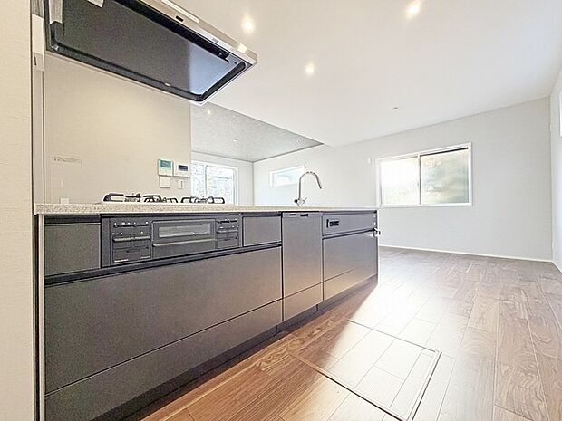 安全で心地よい暖かさを提供する、床暖房付きです。 