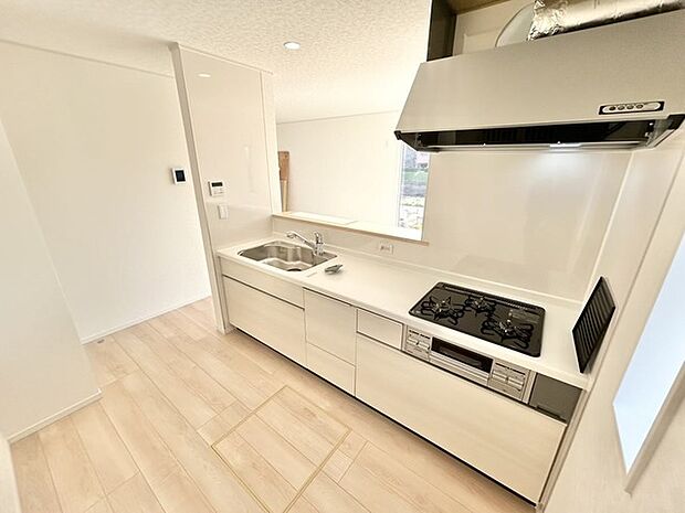 カウンターからはリビングが広く見渡せ、ご家族とのコミュニケーションも弾みます。 