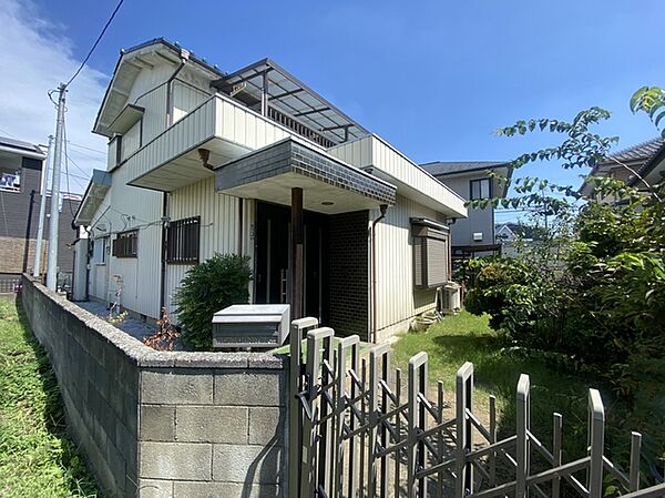 車通りの少ない閑静な住宅地、のびのびした子育てに適します。