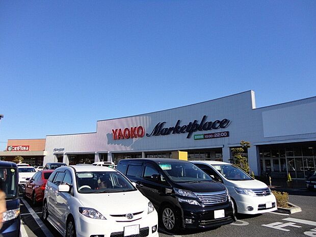 ウニクス伊奈店 (1300m)