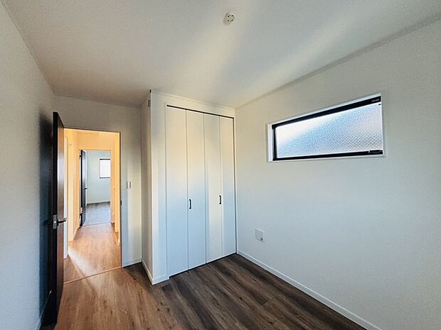 室内空間は明るい色合いで統一しています。