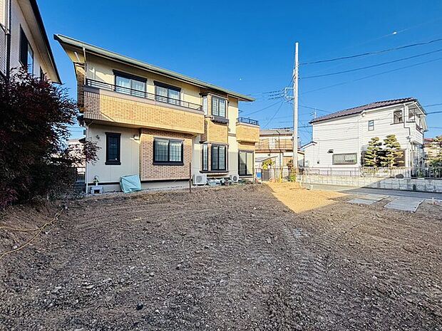 幹線道路から1本入った現地は、想像以上に静かに感じられます。 